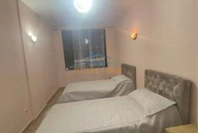 Shtepi ne shitje Apartament ne Durres, 2+1, Mobilimi E mobiluar, Pagesa 110,000  Euro.
