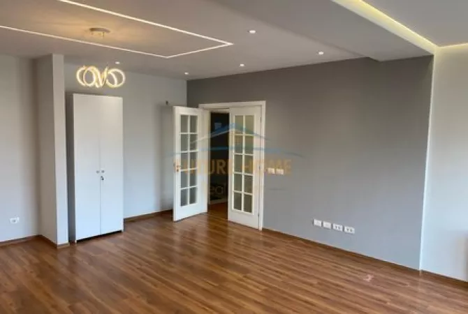 Shtepi ne shitje Apartament ne Tirane, 3+1, Mobilimi Bosh, pa mobiluar, Pagesa 425,000  Euro.