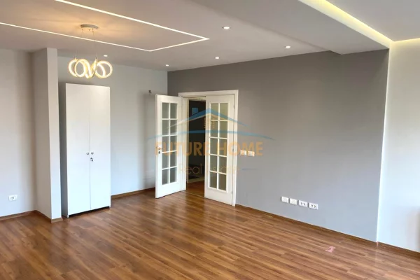 Qera, Ambient Zyre, Zogu I Zi, Tirana Ring Center, Tirane.