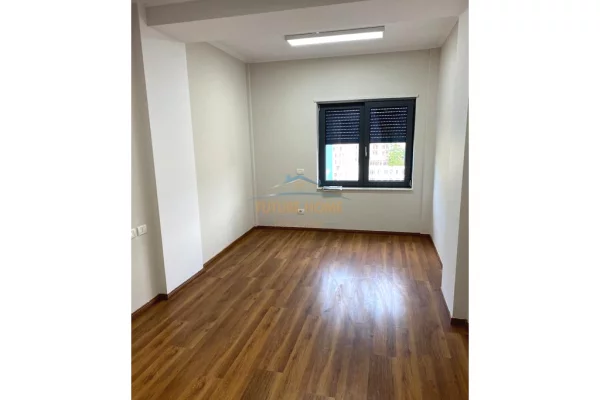 Qera, Ambient Zyre, Zogu I Zi, Tirana Ring Center, Tirane.