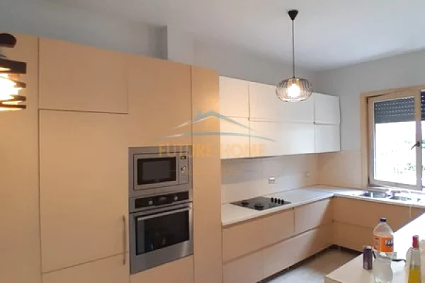 Shtepi me qera 2+1 ne Tirane - 580 Euro