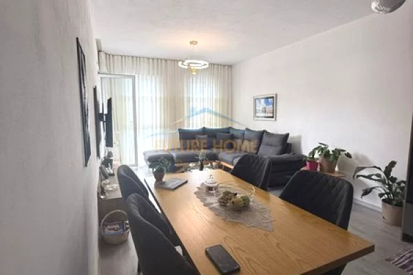 Shtepi ne shitje Apartament ne Tirane, 2+1, Mobilimi E mobiluar, Pagesa 119,000  Euro.