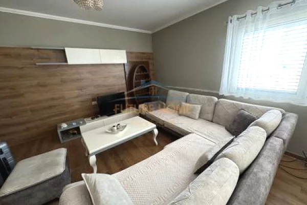 Shtepi me qera 2+1 ne Tirane - 700 Euro