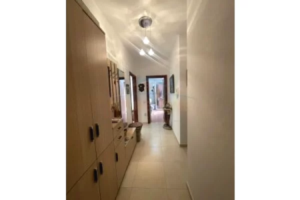 Shtepi ne shitje Apartament ne Tirane, 2+1, Mobilimi E mobiluar, Pagesa 220,000  Euro.