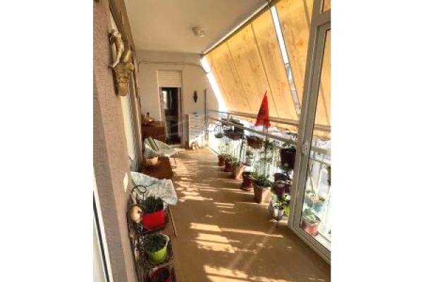 Shtepi ne shitje Apartament ne Tirane, 2+1, Mobilimi E mobiluar, Pagesa 220,000  Euro.