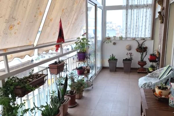 Shtepi ne shitje Apartament ne Tirane, 2+1, Mobilimi E mobiluar, Pagesa 220,000  Euro.