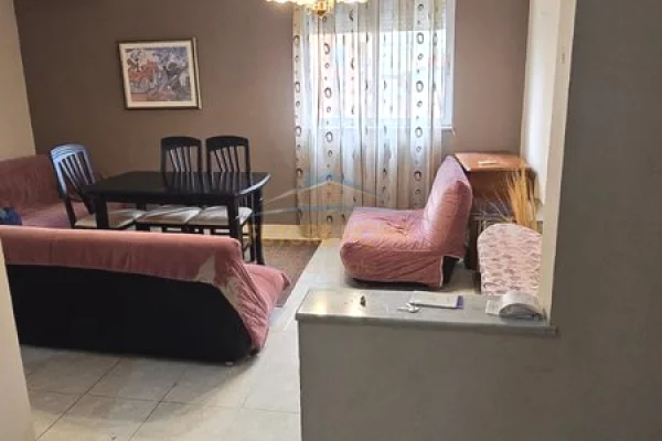 Shtepi ne shitje Apartament ne Tirane, 3+1, Mobilimi E mobiluar, Pagesa 177,000  Euro.