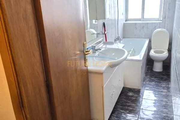 Shtepi ne shitje Apartament ne Tirane, 3+1, Mobilimi E mobiluar, Pagesa 177,000  Euro.