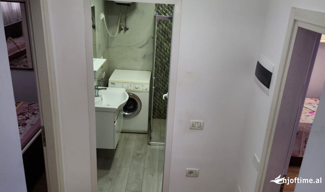 Shtepi ne shitje Apartament ne Tirane, 1+1, Mobilimi Bosh, pa mobiluar, Pagesa 120,000  Euro.