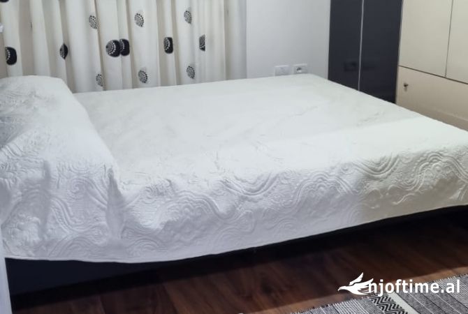 Shtepi me qera Apartament ne Tirane, 2+1, Mobilimi E mobiluar, Pagesa 1,100  Euro.