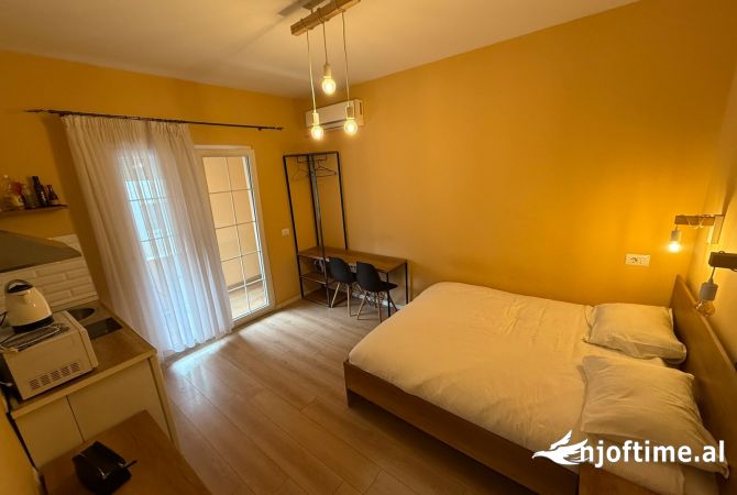Shtepi me qera Apartament ne Tirane, Garsoniere, Mobilimi E mobiluar, Pagesa 550  Euro.