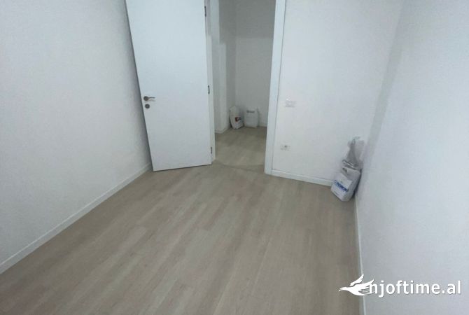 Shtepi me qera Apartament ne Tirane, 2+1, Mobilimi Bosh, pa mobiluar, Pagesa 750  Euro.