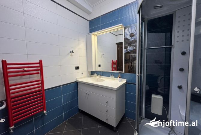 Shtepi me qera Apartament ne Tirane, 3+1, Mobilimi E mobiluar, Pagesa 1,300  Euro.