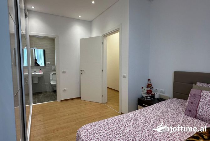 Shtepi me qera Apartament ne Tirane, 2+1, Mobilimi E mobiluar, Pagesa 1,100  Euro.