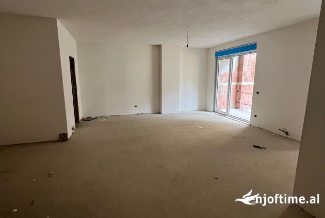 Shtepi ne shitje Apartament ne Tirane, 2+1, Mobilimi Bosh, pa mobiluar, Pagesa 173,500  Euro.