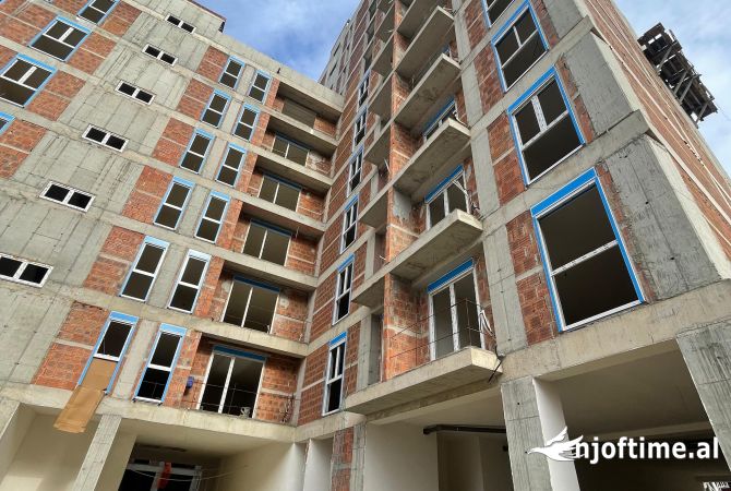 Shtepi ne shitje Apartament ne Tirane, 2+1, Mobilimi Bosh, pa mobiluar, Pagesa 173,500  Euro.