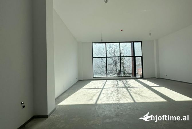 Ambient biznesi me qera 1+1 ne Tirane - 2,500 Euro