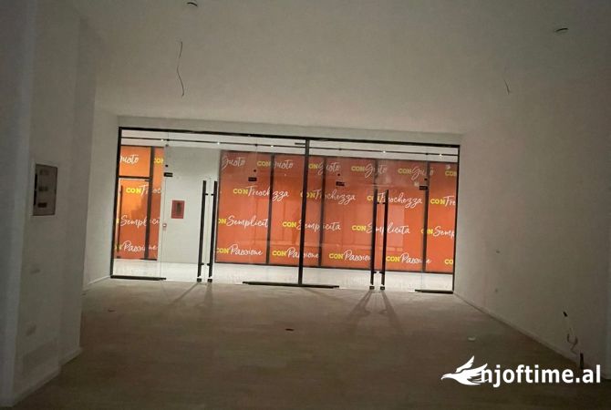 Ambient komercialne ne shitje Garden Building