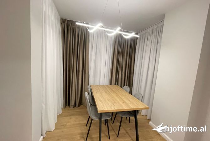 Shtepi ne shitje Apartament ne Tirane, 1+1, Mobilimi E mobiluar, Pagesa 135,000  Euro.
