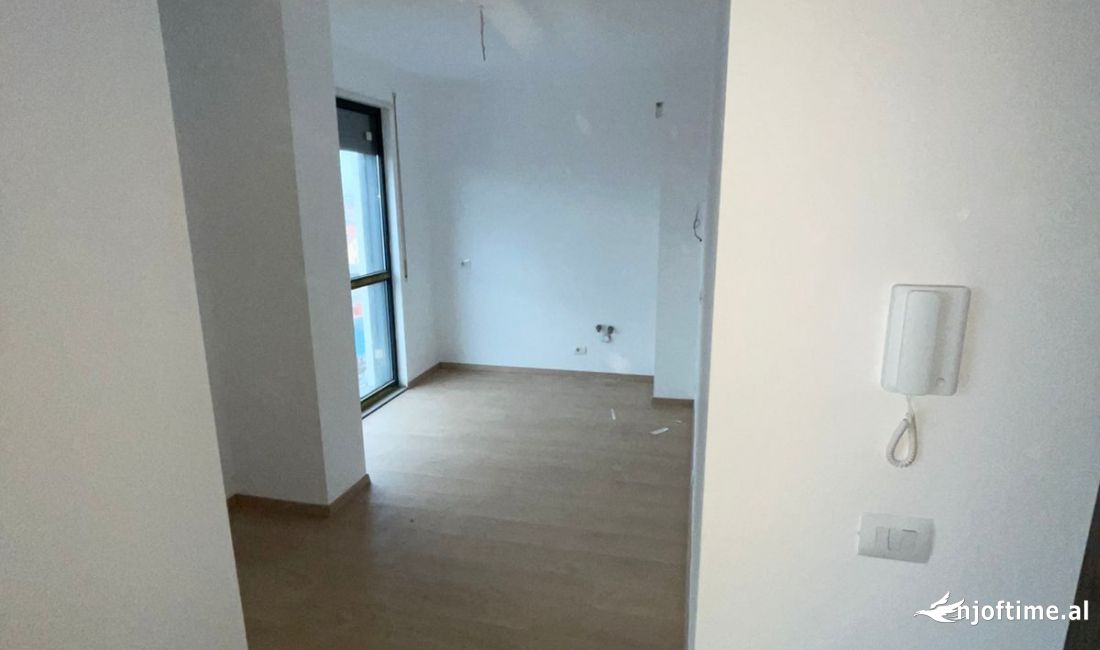 Shtepi ne shitje Apartament ne Tirane, 2+1, Mobilimi Bosh, pa mobiluar, Pagesa 141,500  Euro.