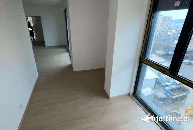 Shtepi ne shitje Apartament ne Tirane, 2+1, Mobilimi Bosh, pa mobiluar, Pagesa 141,500  Euro.