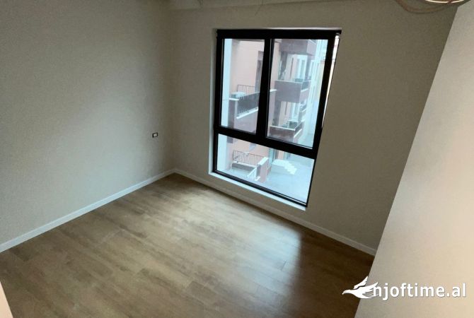 Shtepi me qera Apartament ne Tirane, 1+1, Mobilimi Bosh, pa mobiluar, Pagesa 680  Euro.