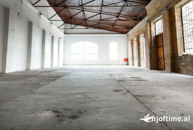 Ambient biznesi me qera 4+1 ne Tirane - 1,400 Euro