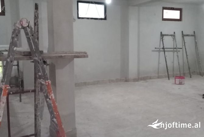 Ambient biznesi me qera 5+1 ne Tirane - 1,000 Euro