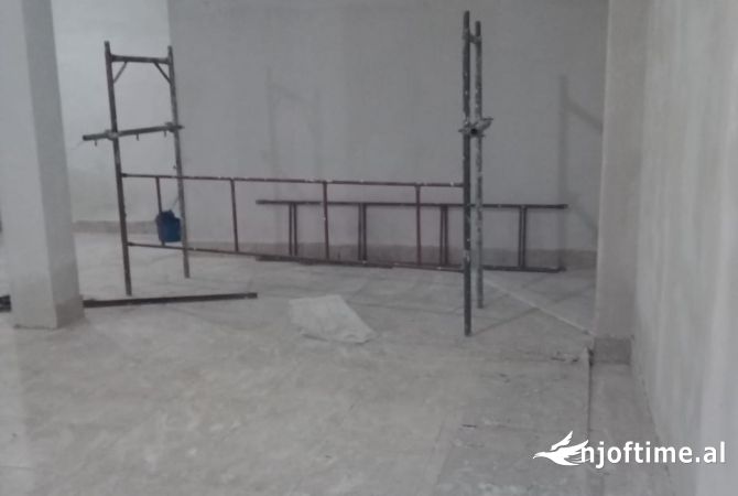 Ambient biznesi me qera 5+1 ne Tirane - 1,000 Euro