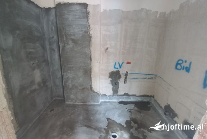 Shtepi ne shitje Apartament ne Tirane, 2+1, Mobilimi Bosh, pa mobiluar, Pagesa 91,350  Euro.