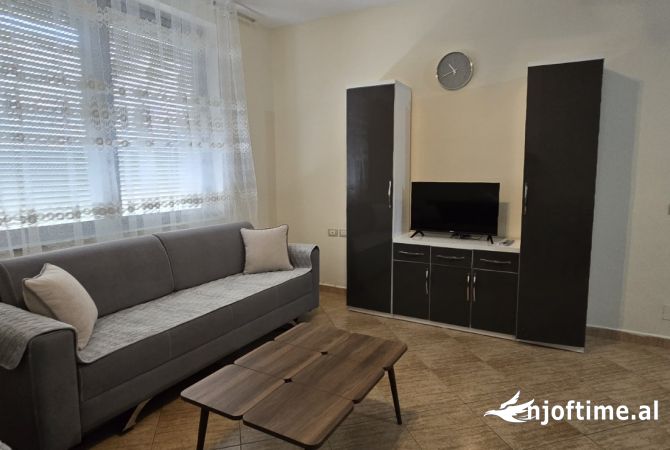 Shtepi me qera Apartament ne Tirane, 2+1, Mobilimi E mobiluar, Pagesa 650  Euro.