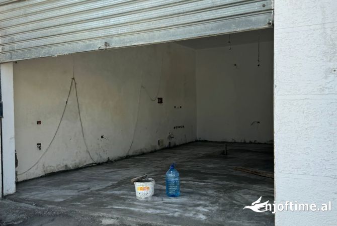 Ambient biznesi me qera 4+1 ne Tirane - 300 Euro