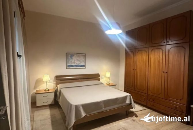 Shtepi me qera Apartament ne Tirane, 2+1, Mobilimi E mobiluar, Pagesa 600  Euro.