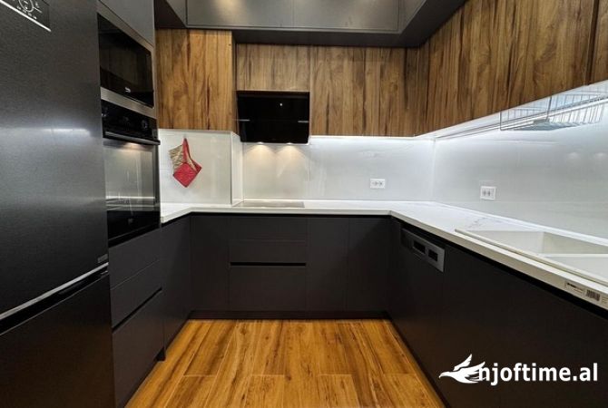 Shtepi ne shitje Apartament ne Tirane, 2+1, Mobilimi Bosh, pa mobiluar, Pagesa 215,000  Euro.