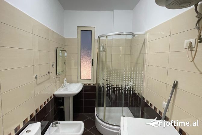 Shtepi ne shitje Apartament ne Tirane, 1+1, Mobilimi E mobiluar, Pagesa 180,000  Euro.