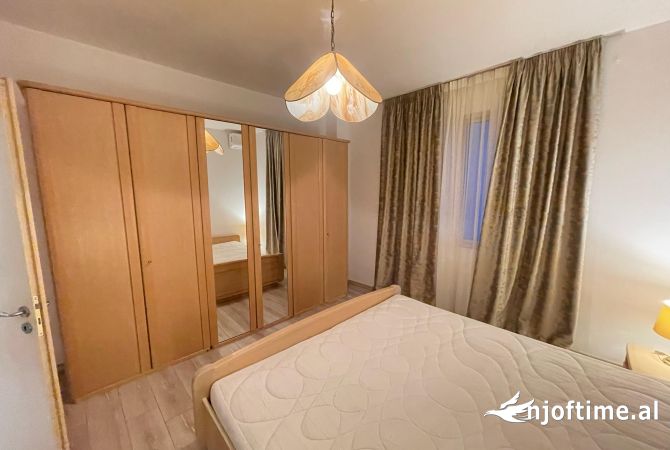 Shtepi ne shitje Apartament ne Tirane, 1+1, Mobilimi E mobiluar, Pagesa 180,000  Euro.