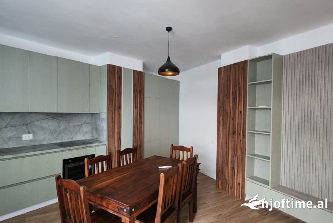 Shtepi me qera Apartament ne Tirane, 2+1, Mobilimi E mobiluar, Pagesa 900  Euro.