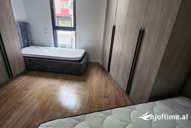 Shtepi me qera Apartament ne Tirane, 2+1, Mobilimi E mobiluar, Pagesa 900  Euro.