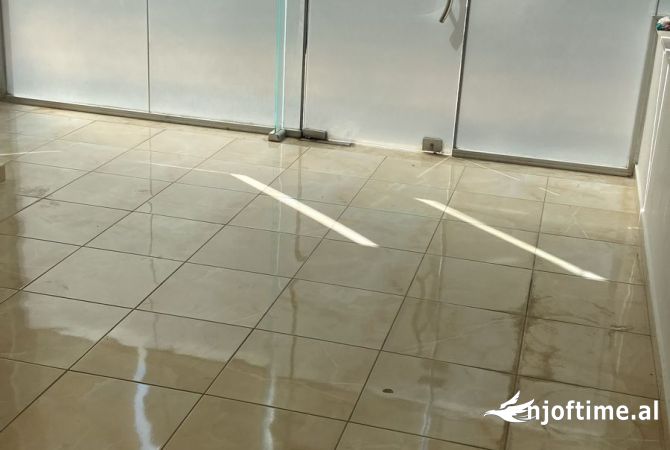 Ambient biznesi me qera 1+1 ne Tirane - 30,000 Leke