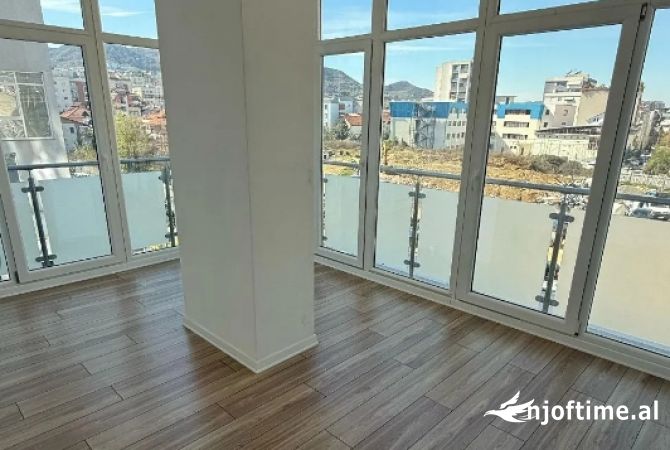 Shtepi me qera 3+1 ne Tirane - 1,500 Euro