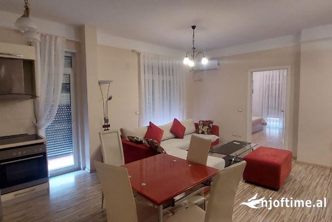 Shtepi me qera Apartament ne Tirane, 2+1, Mobilimi E mobiluar, Pagesa 790  Euro.