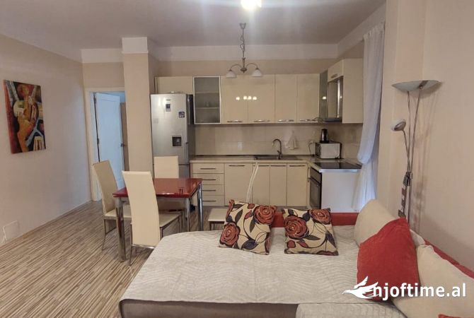 Shtepi me qera Apartament ne Tirane, 2+1, Mobilimi E mobiluar, Pagesa 790  Euro.
