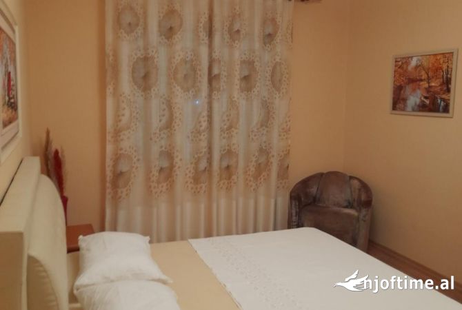 Shtepi me qera Apartament ne Tirane, 1+1, Mobilimi E mobiluar, Pagesa 500  Euro.