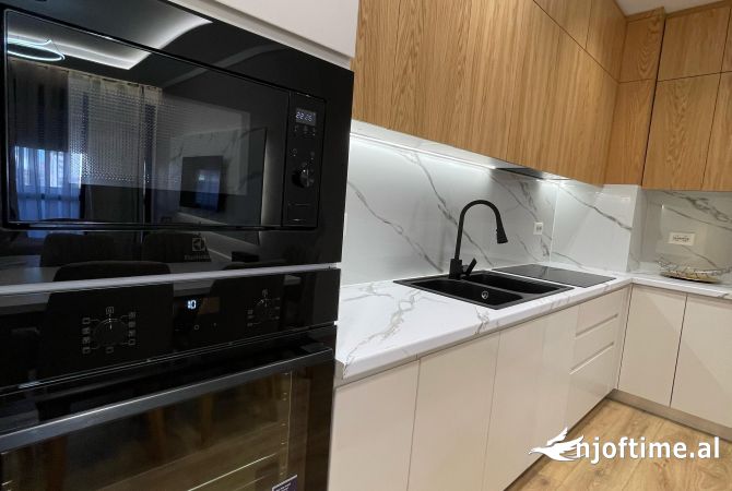 Shtepi me qera Apartament ne Tirane, 2+1, Mobilimi E mobiluar, Pagesa 800  Euro.