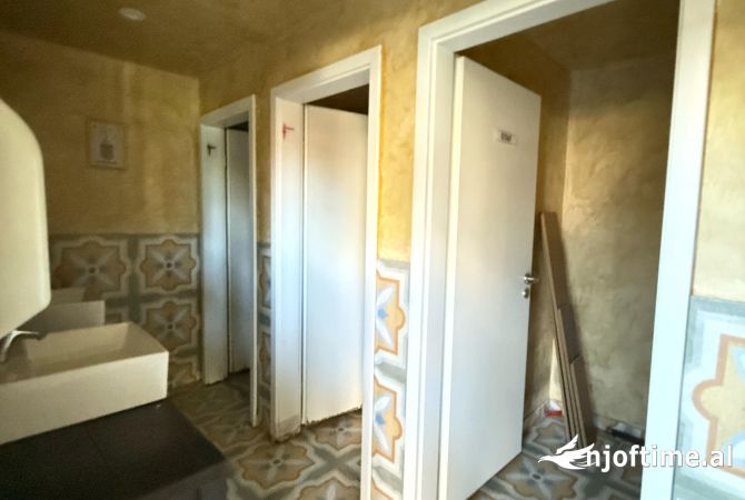 Ambient biznesi me qera 2+1 ne Tirane - 2,000 Euro