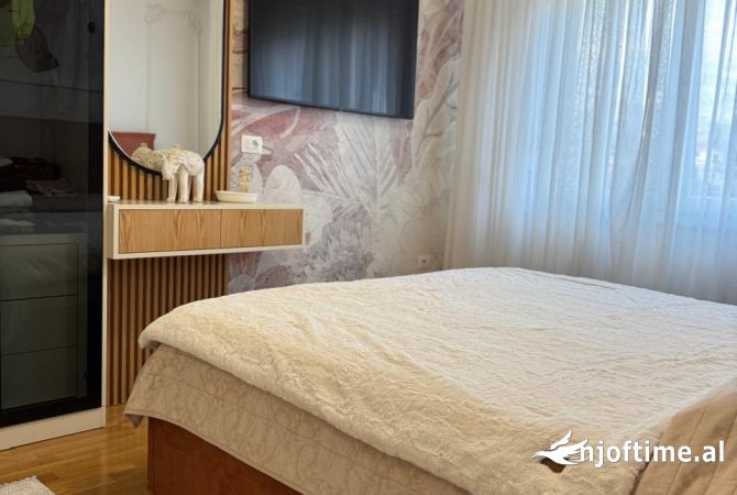 Shtepi me qera Apartament ne Tirane, 1+1, Mobilimi E mobiluar, Pagesa 950  Euro.