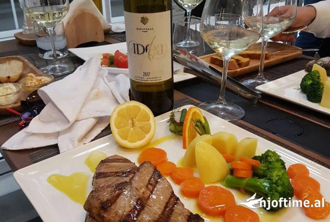 Ambient biznesi me qera 2+1 ne Tirane - 1,999 Euro