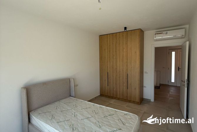 Shtepi me qera Vila Luksoze ne Tirane, 3+1, Mobilimi Pjeserisht e mobiluar, Pagesa 1,999  Euro.