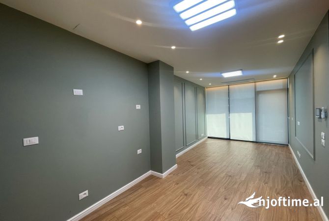 Ambient biznesi me qera 3+1 ne Tirane - 1,399 Euro