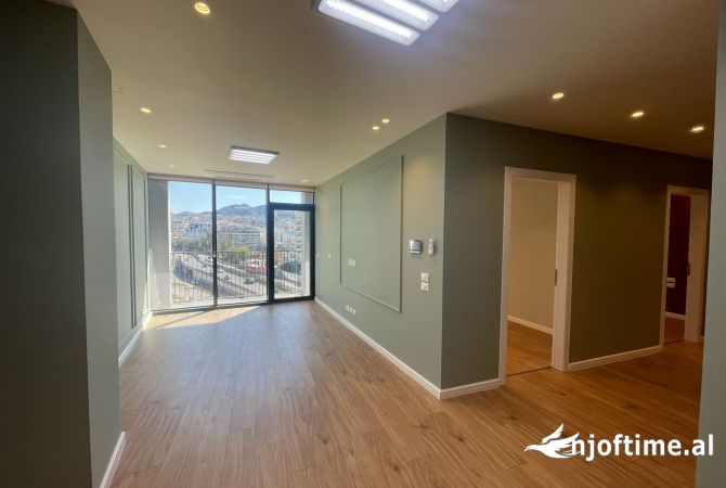 Ambient biznesi me qera 3+1 ne Tirane - 1,399 Euro
